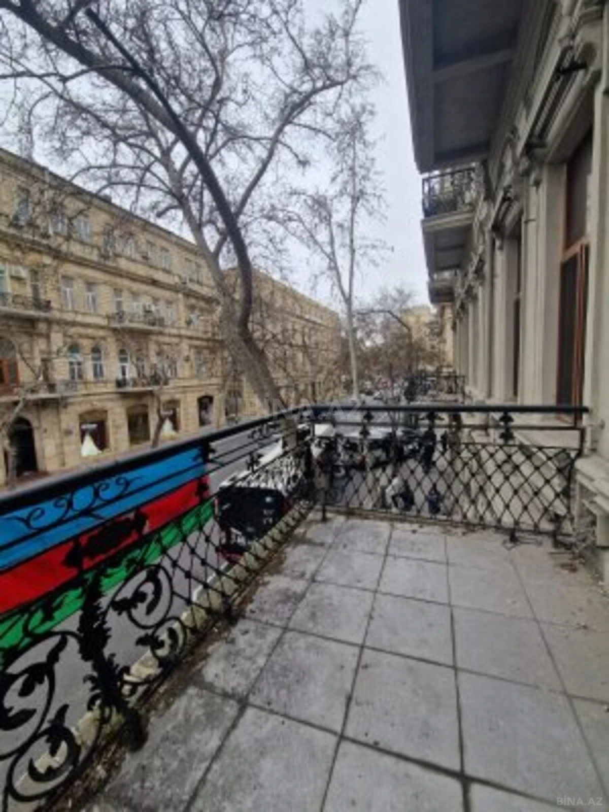 Satılır 5 otaqlı mənzil 220 m²