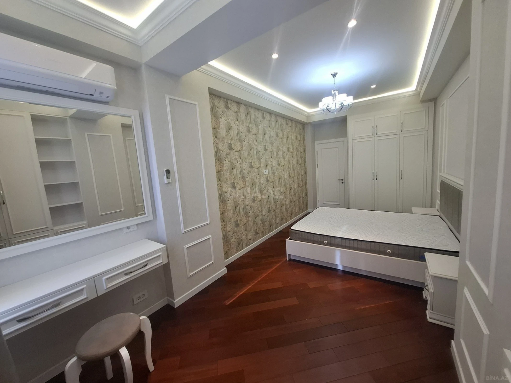 Kirayə verilir 2 otaqlı mənzil 85 m²