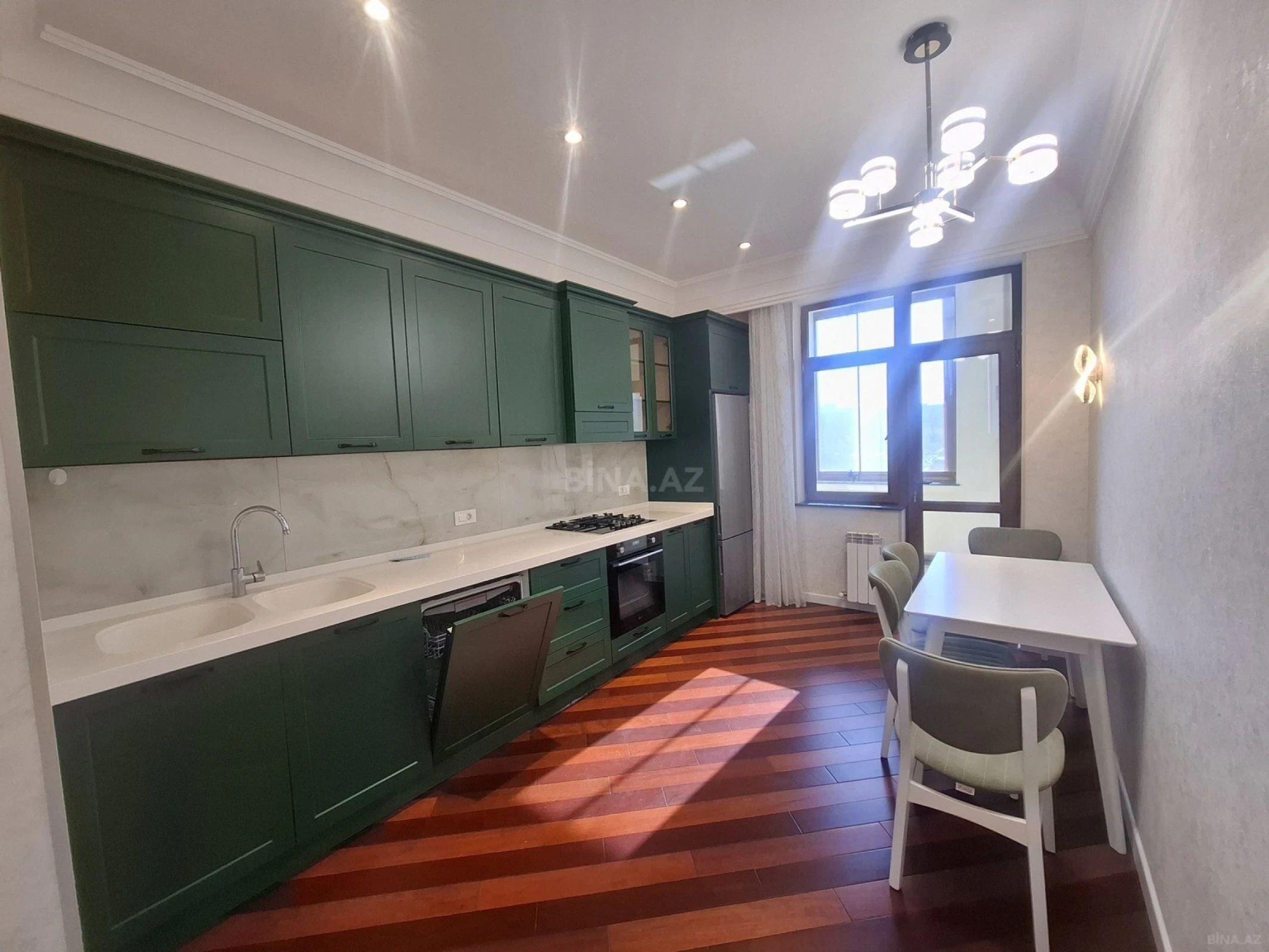 Kirayə verilir 2 otaqlı mənzil 85 m²