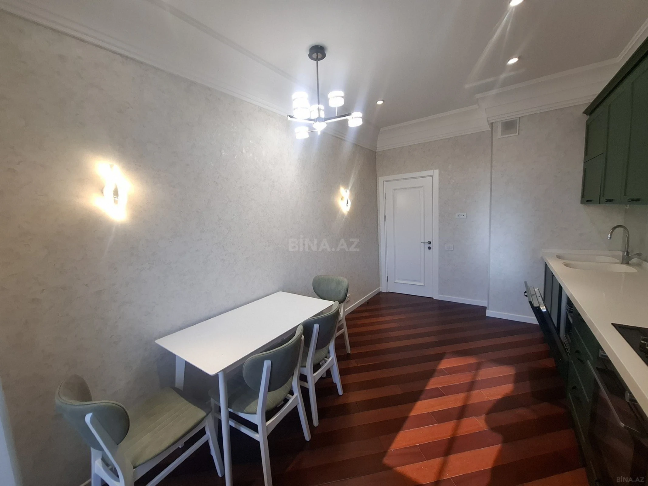 Kirayə verilir 2 otaqlı mənzil 85 m²