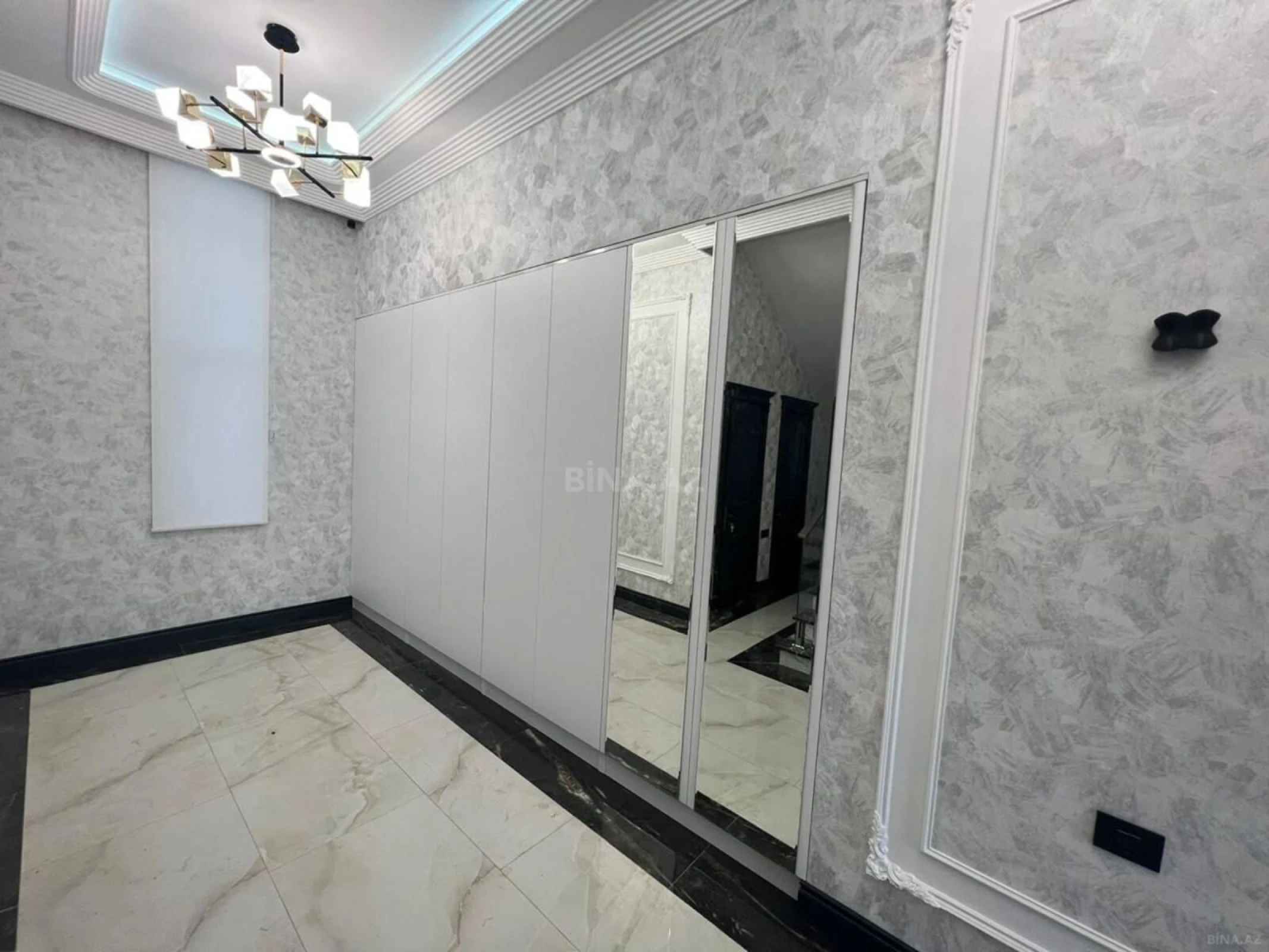 Satılır 6 otaqlı həyət evi 370 m²