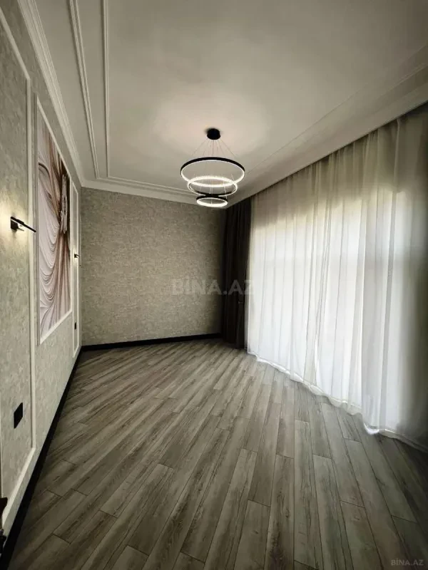 Satılır 6 otaqlı həyət evi 370 m²