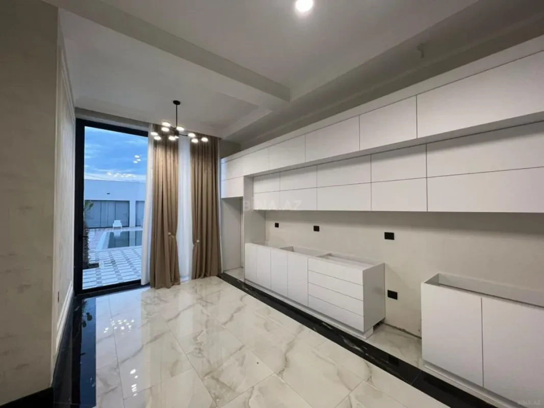 Satılır 6 otaqlı həyət evi 370 m²