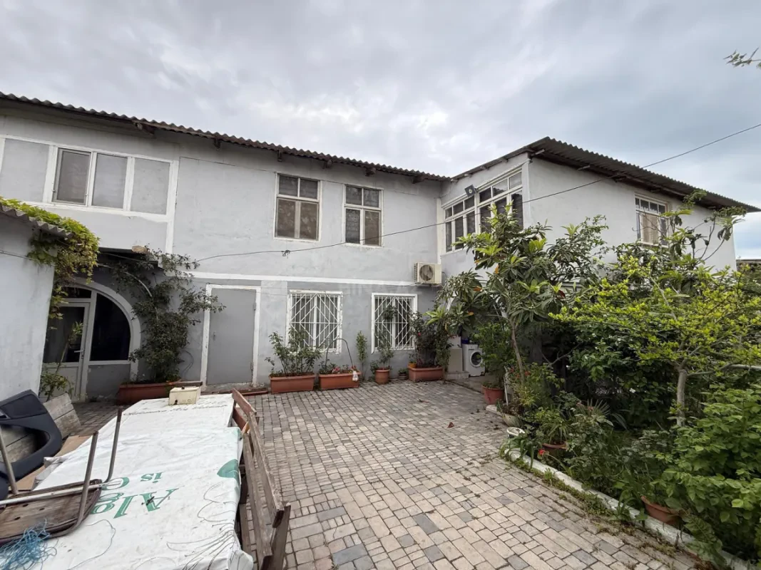 Satılır 6 otaqlı həyət evi 200 m²