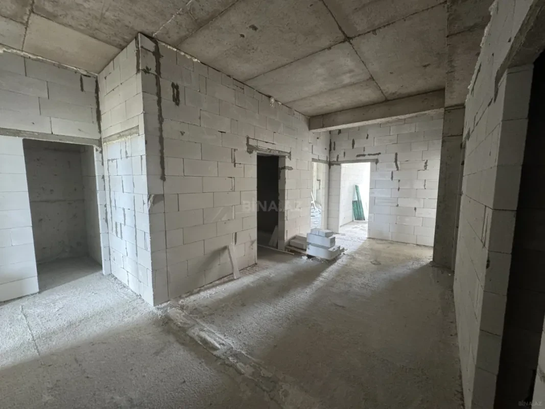 Satılır 4 otaqlı mənzil 212 m²
