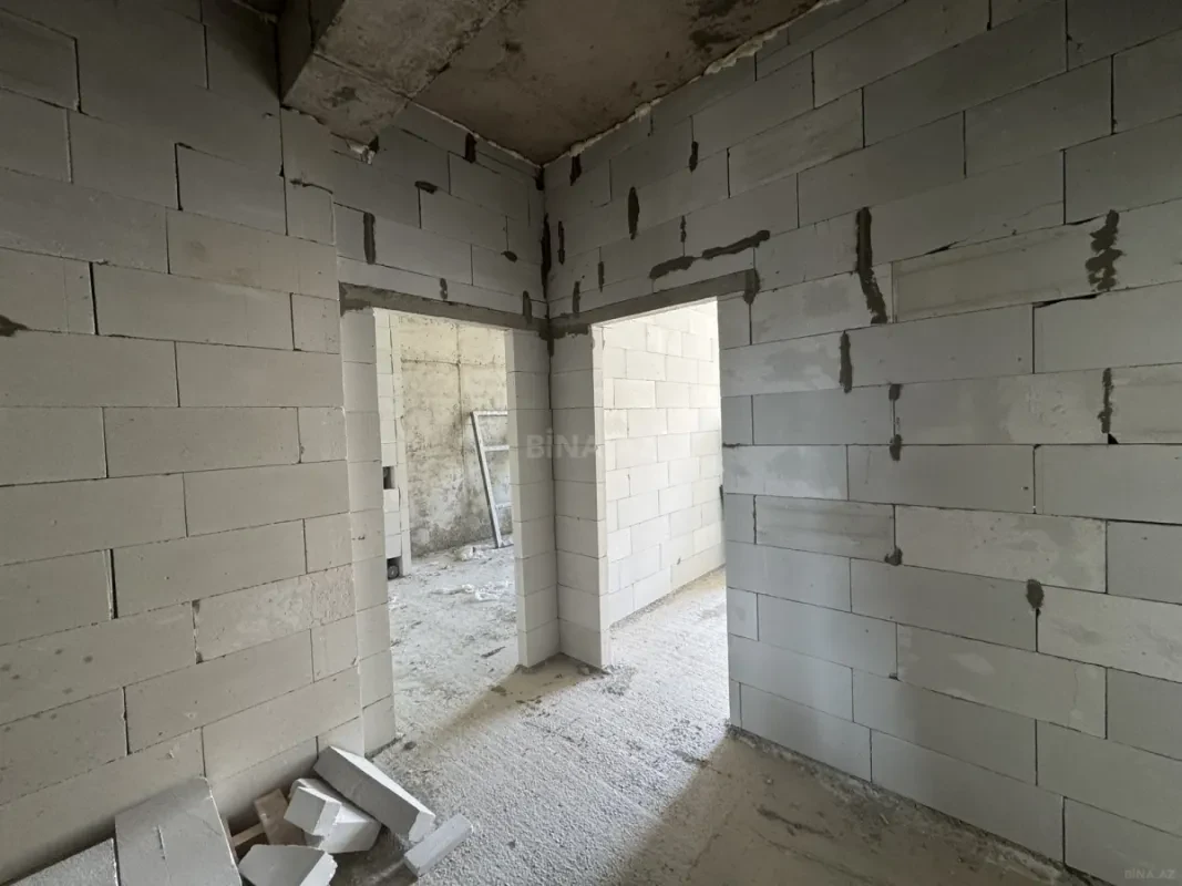 Satılır 4 otaqlı mənzil 212 m²