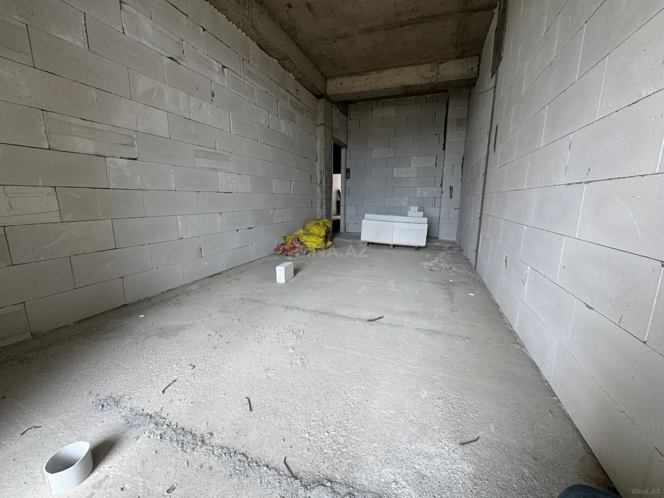 Satılır 4 otaqlı mənzil 212 m²