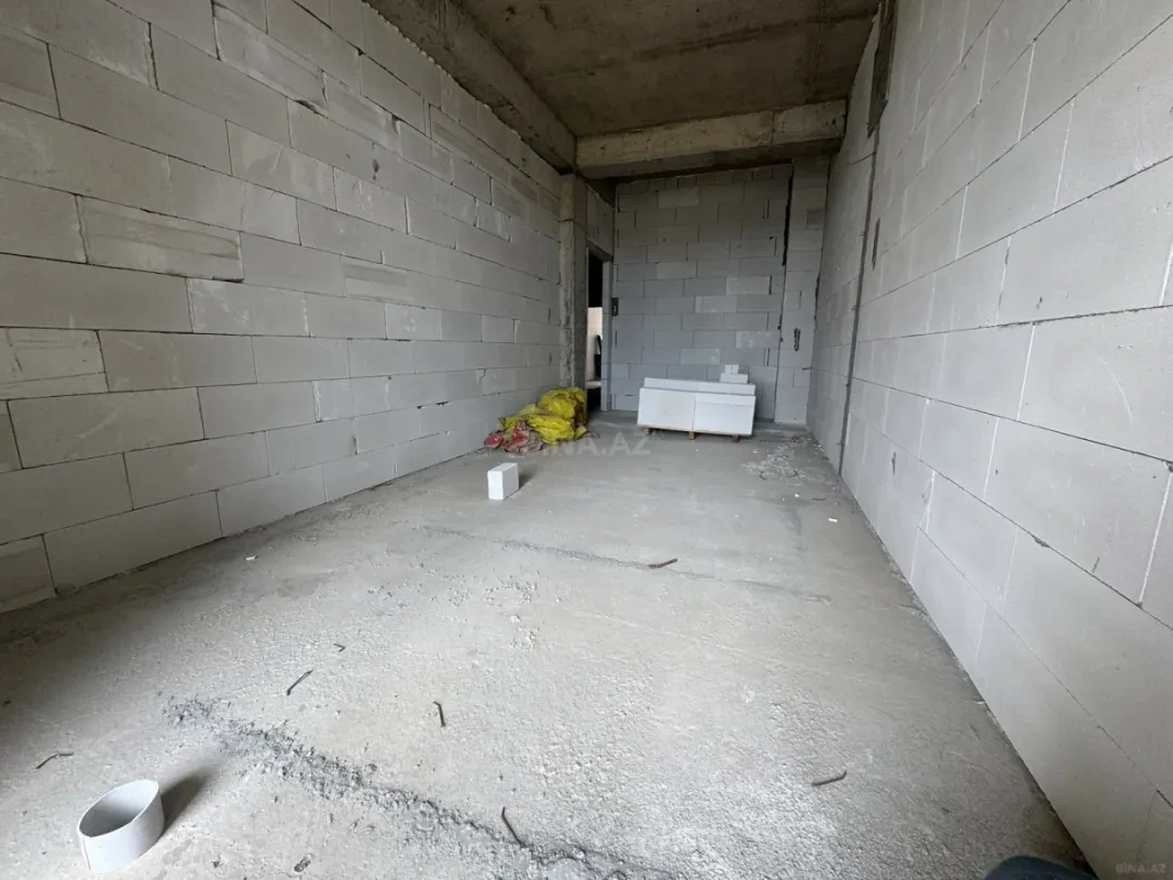Satılır 4 otaqlı mənzil 212 m²