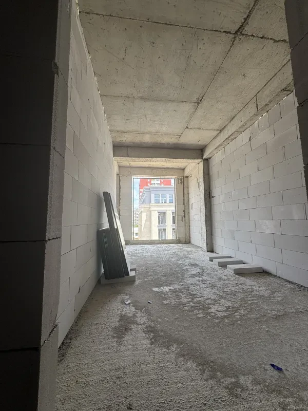 Satılır 4 otaqlı mənzil 212 m²