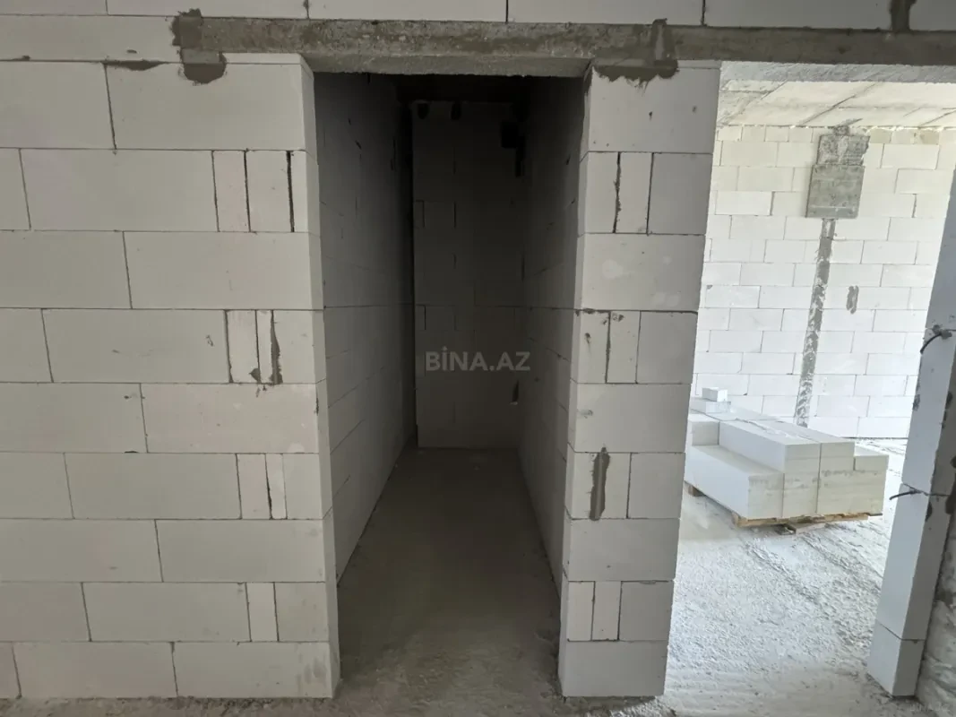 Satılır 4 otaqlı mənzil 212 m²