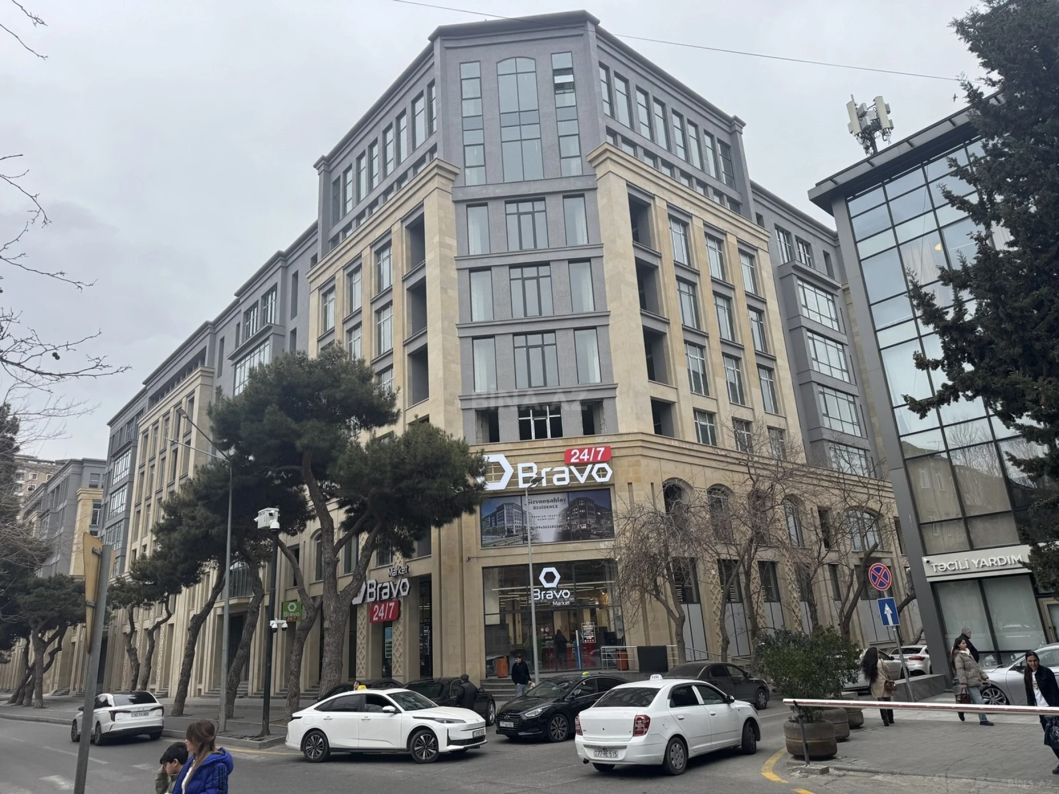 Satılır 4 otaqlı mənzil 212 m²