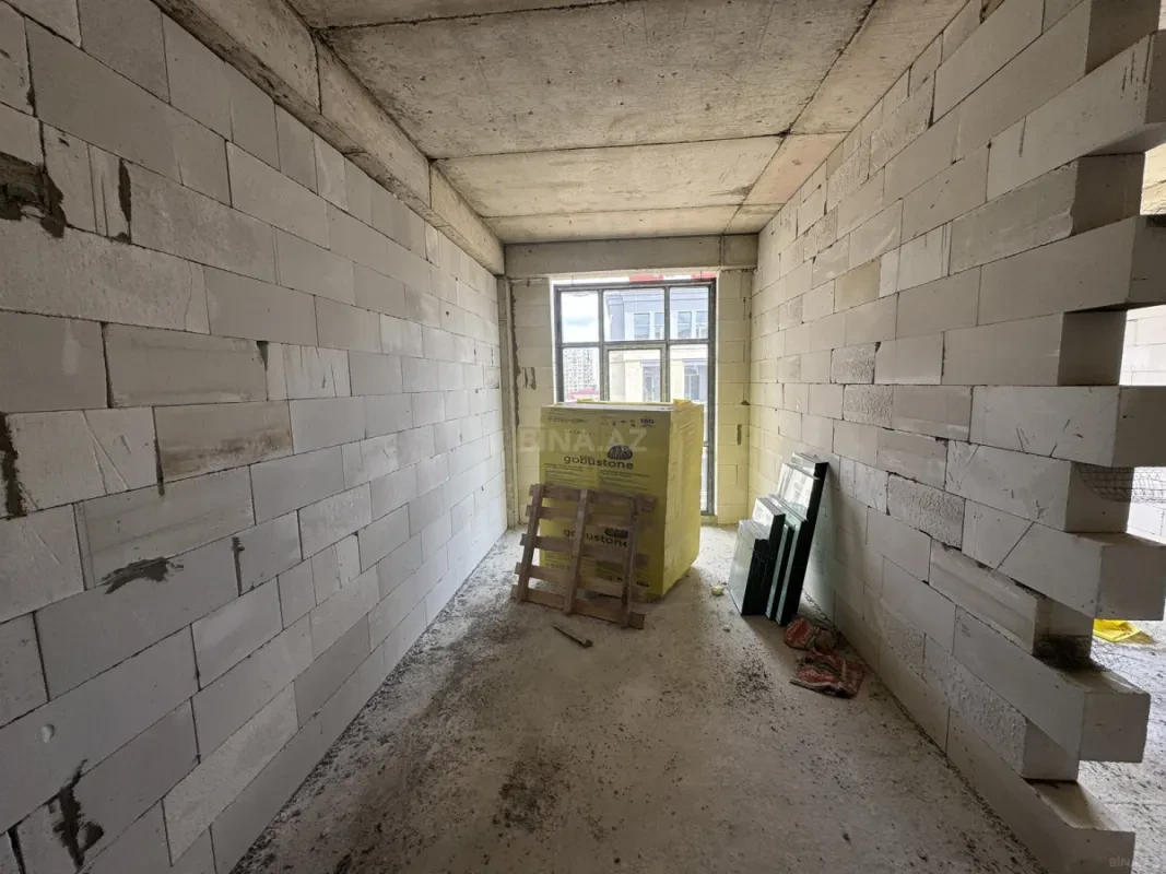 Satılır 4 otaqlı mənzil 212 m²