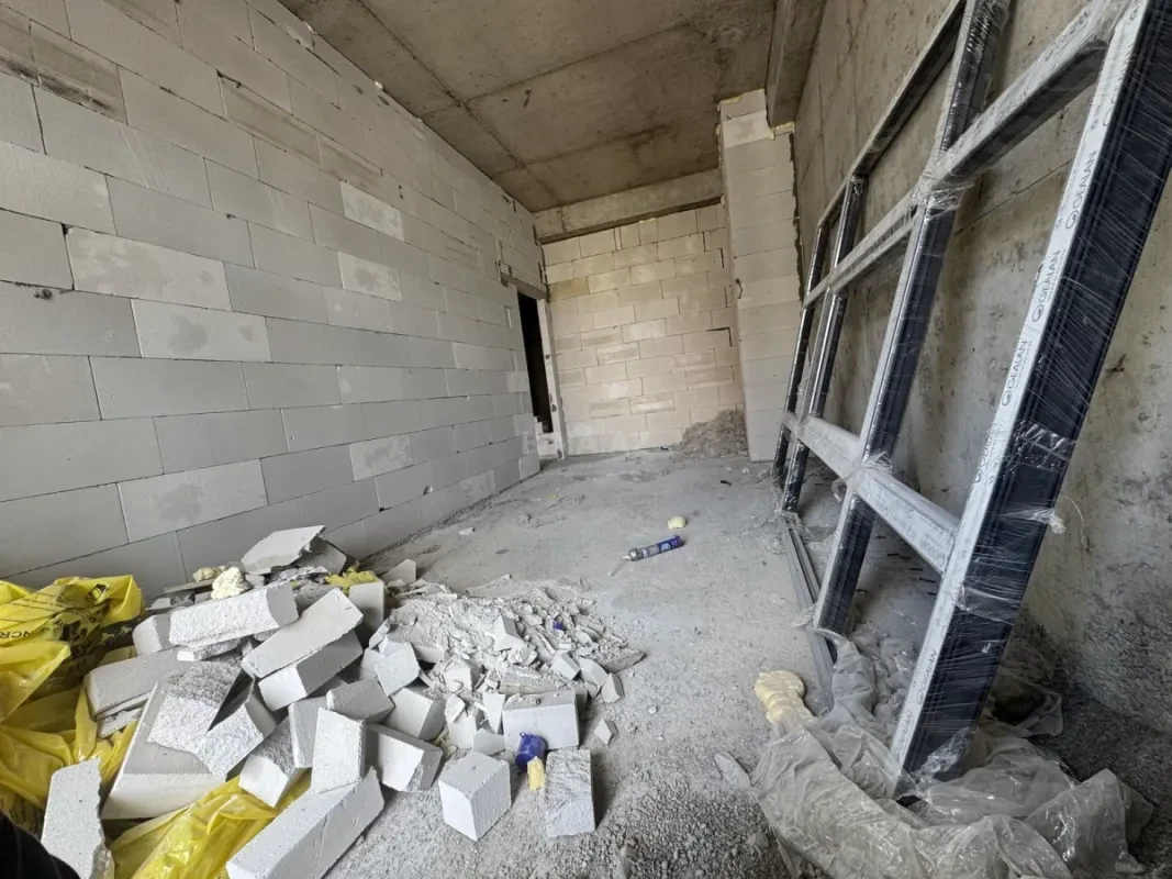 Satılır 4 otaqlı mənzil 212 m²