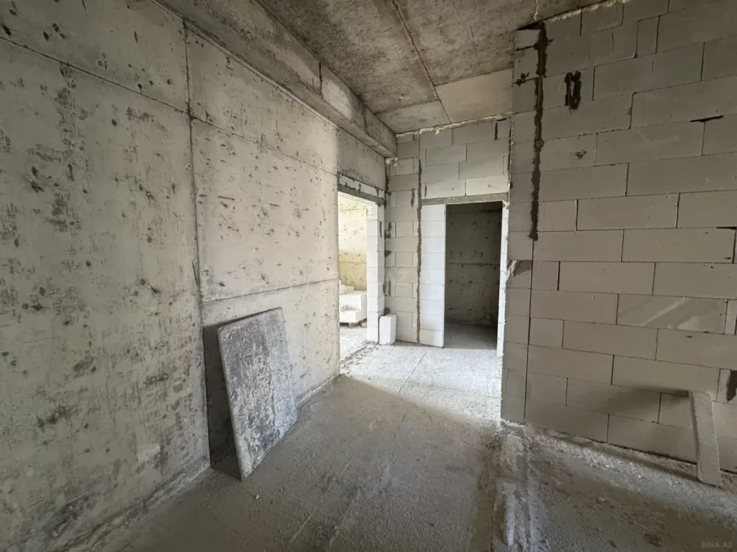 Satılır 4 otaqlı mənzil 212 m²