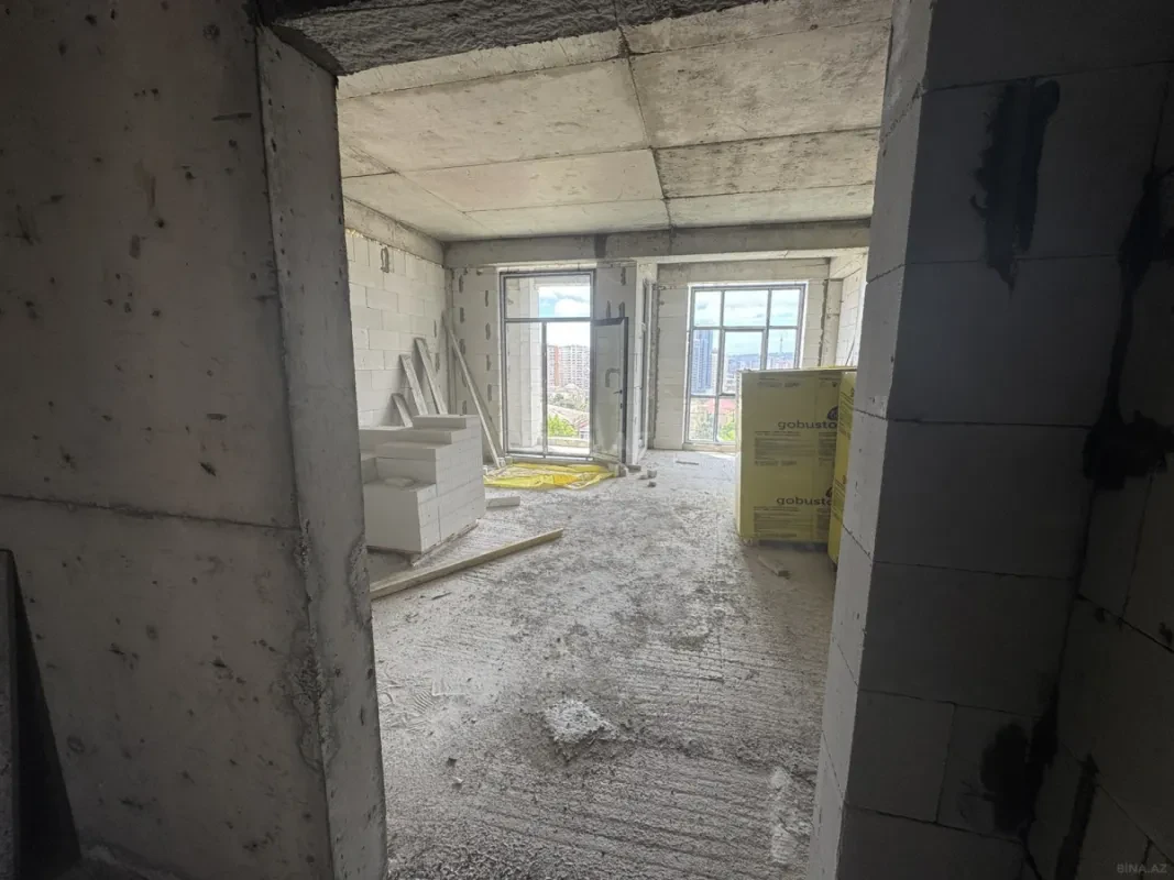 Satılır 4 otaqlı mənzil 212 m²