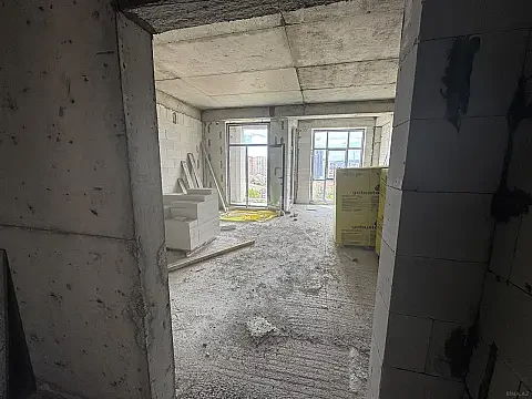 Satılır 4 otaqlı mənzil 212 m²
