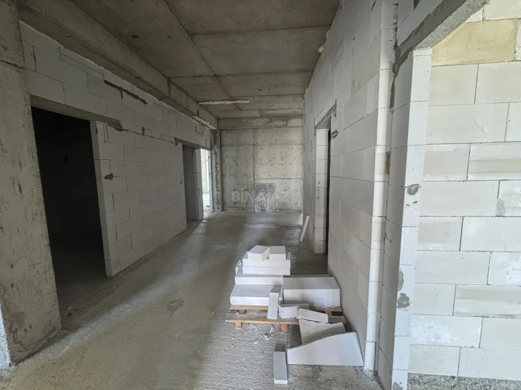 Satılır 4 otaqlı mənzil 212 m²