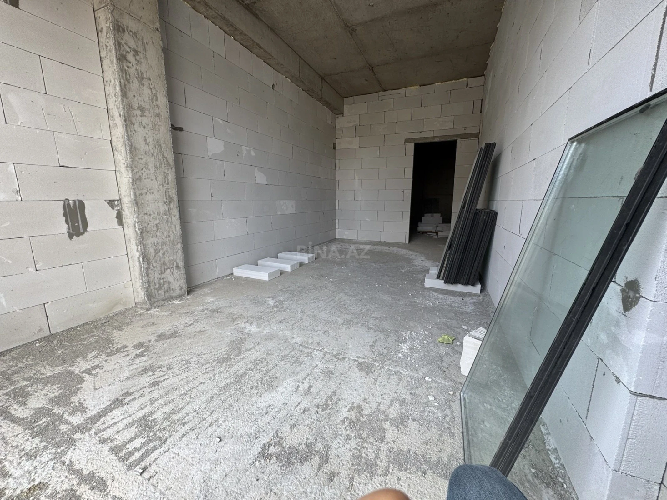 Satılır 4 otaqlı mənzil 212 m²