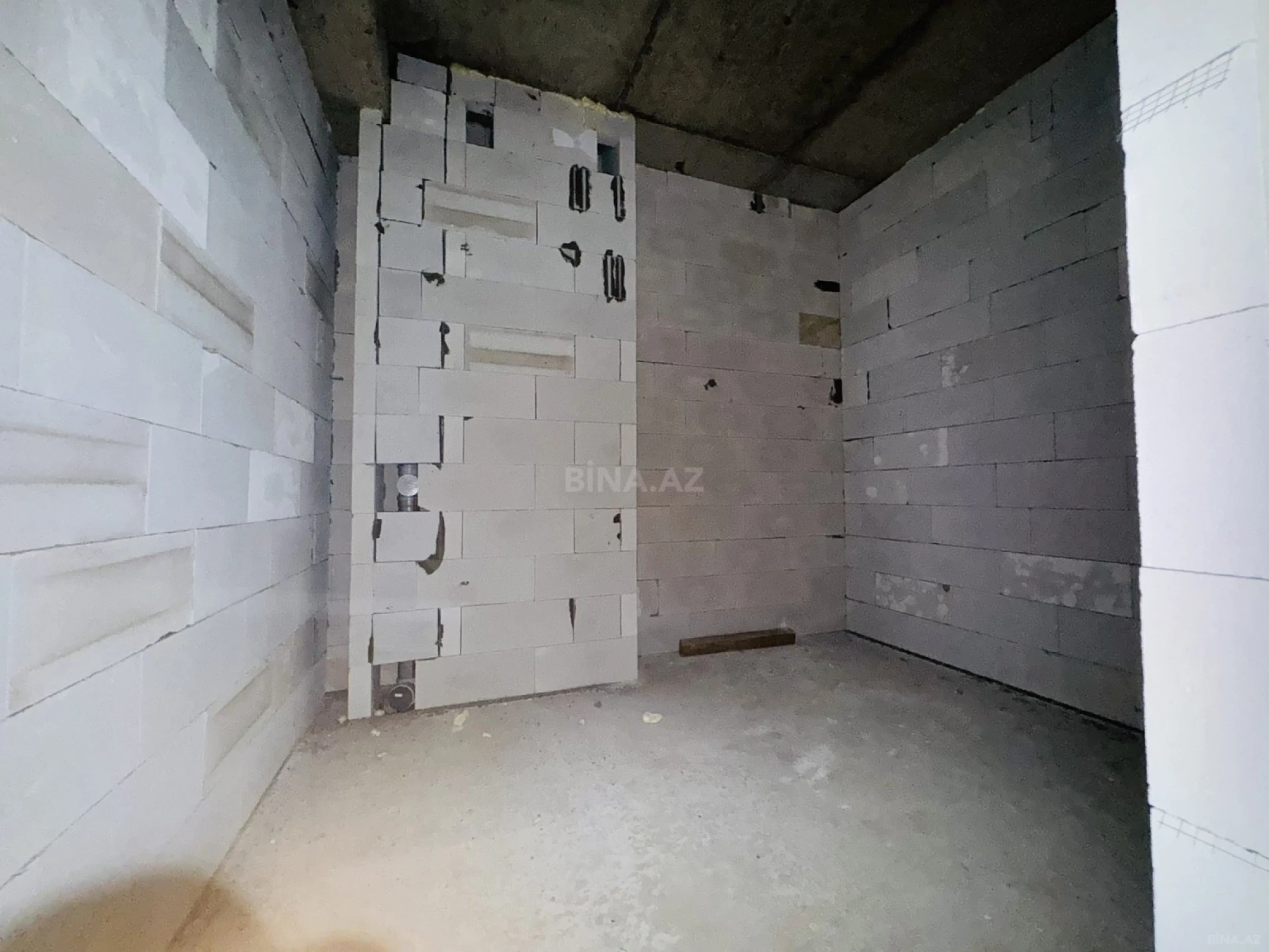 Satılır 4 otaqlı mənzil 212 m²