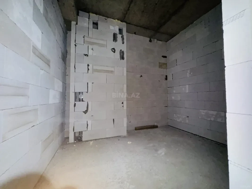 Satılır 4 otaqlı mənzil 212 m²