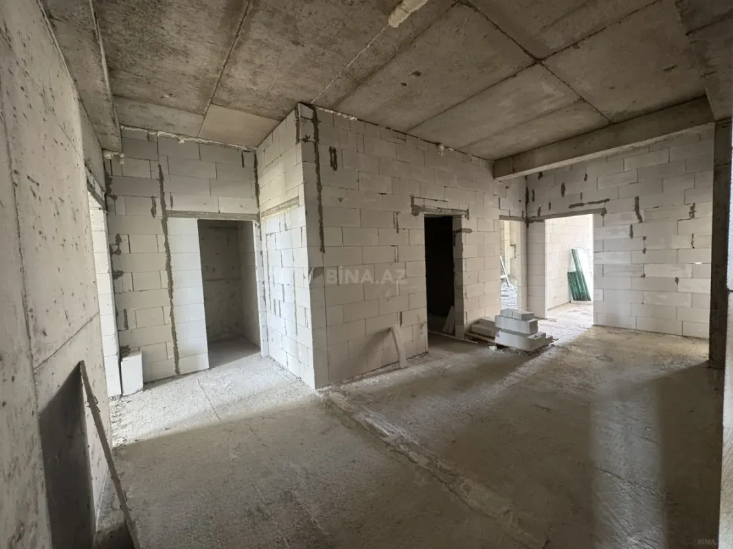Satılır 4 otaqlı mənzil 212 m²