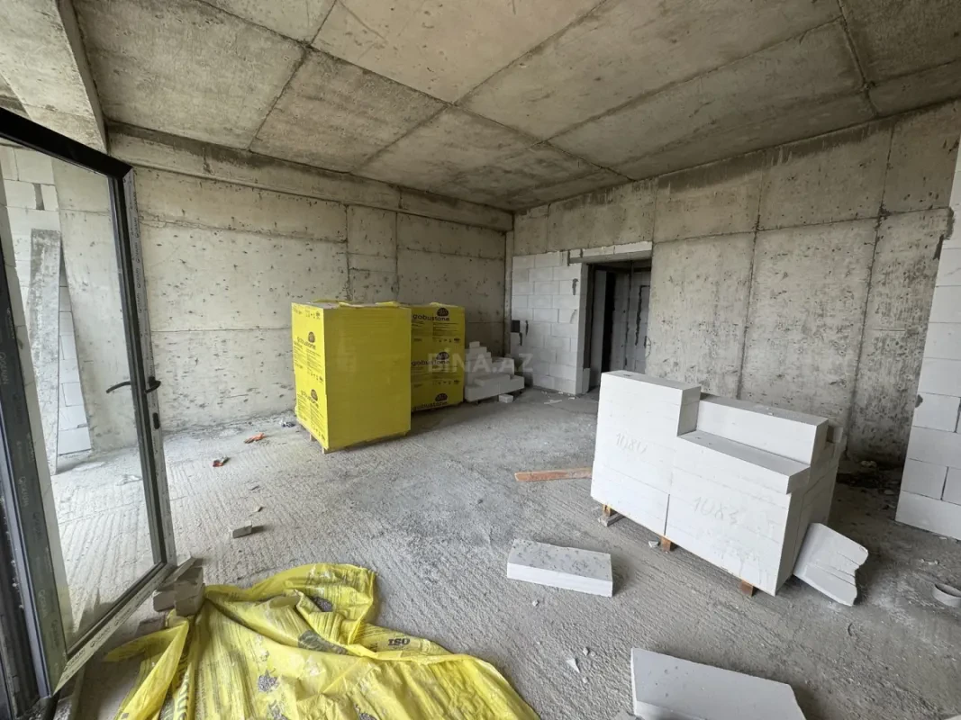 Satılır 4 otaqlı mənzil 212 m²