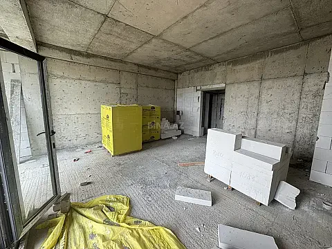 Satılır 4 otaqlı mənzil 212 m²