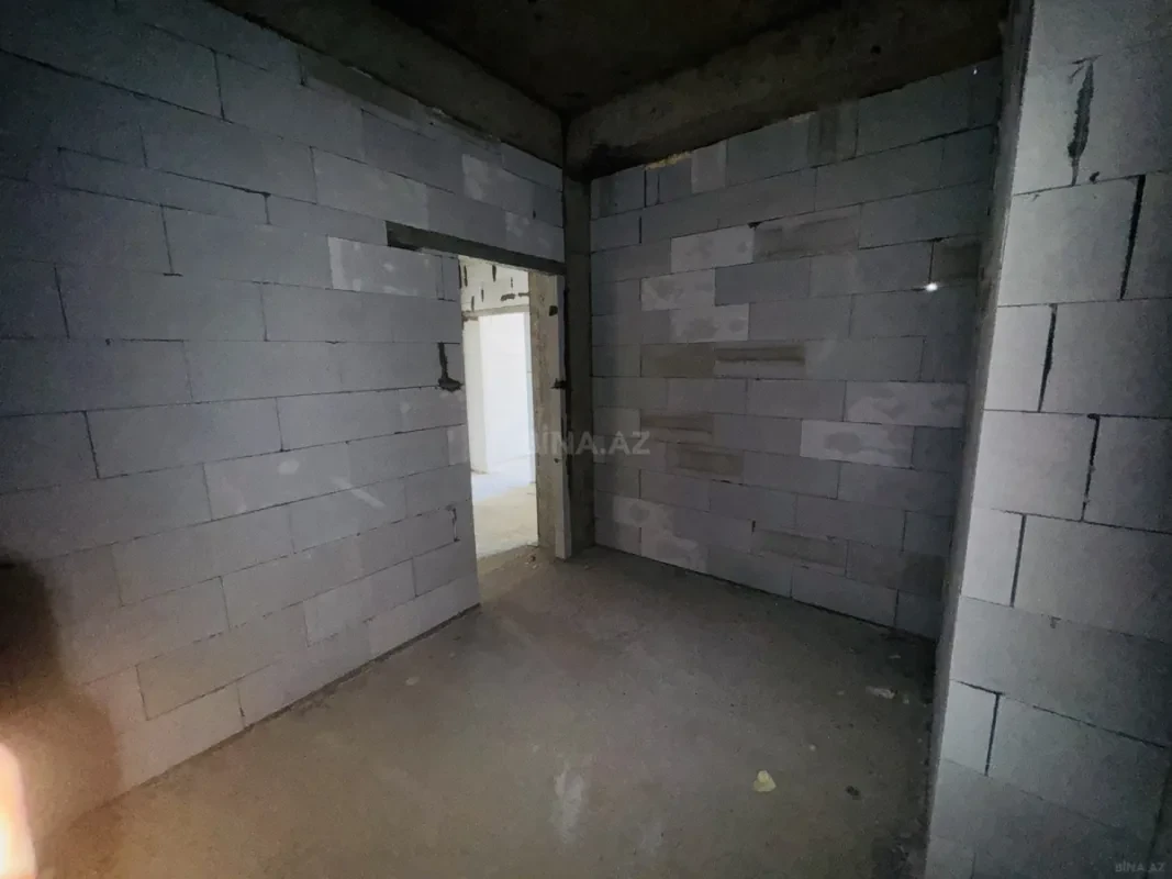 Satılır 4 otaqlı mənzil 212 m²