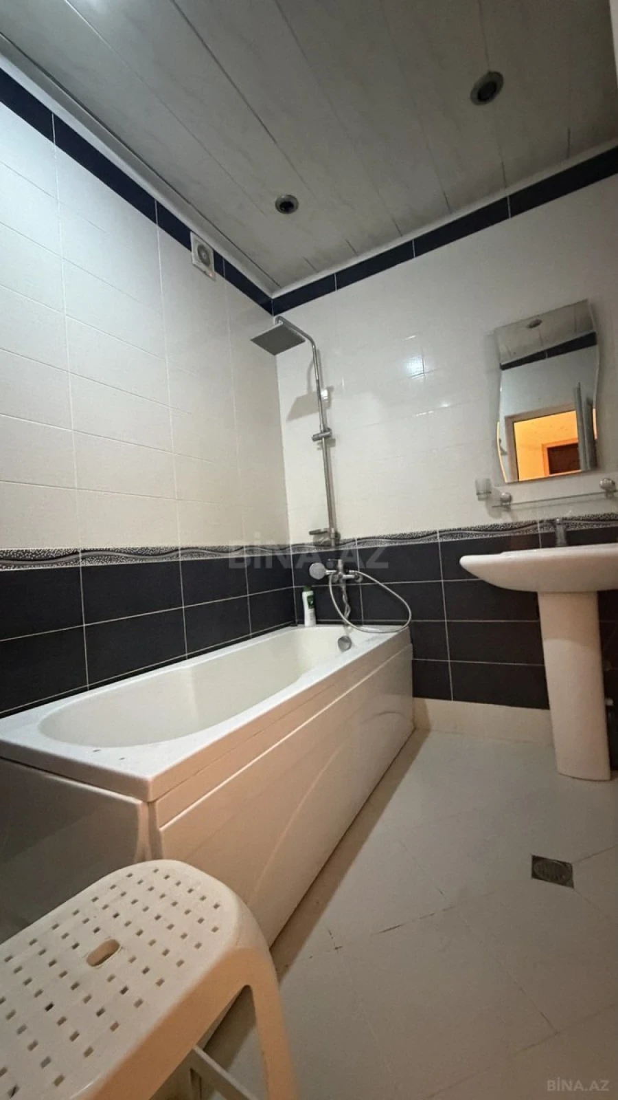 Kirayə verilir 2 otaqlı mənzil 75 m²