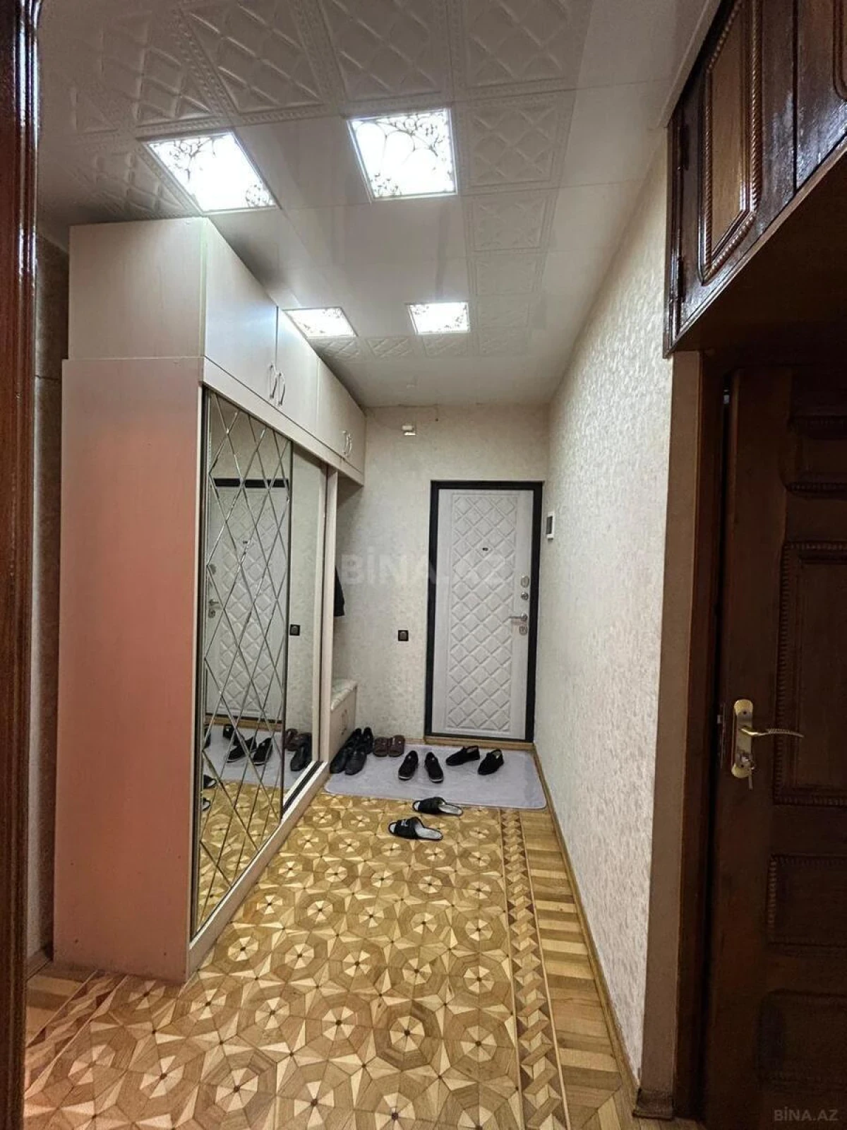 Satılır 4 otaqlı mənzil 100 m²