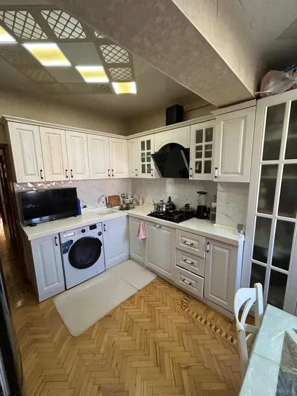 Satılır 4 otaqlı mənzil 100 m²