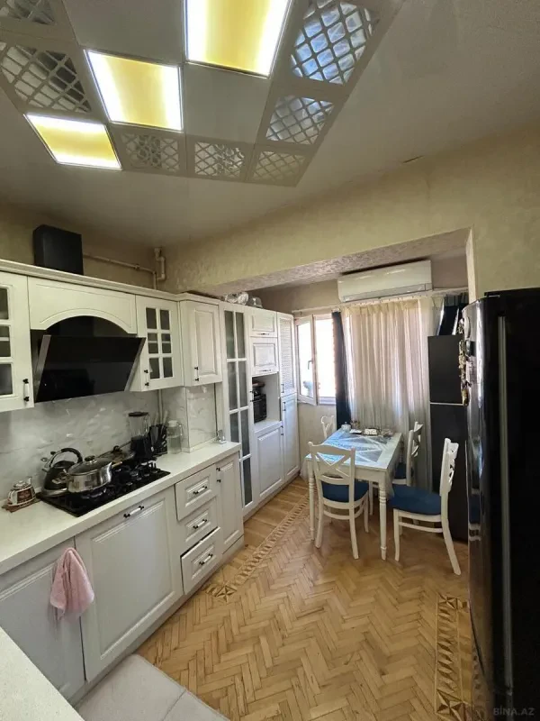 Satılır 4 otaqlı mənzil 100 m²