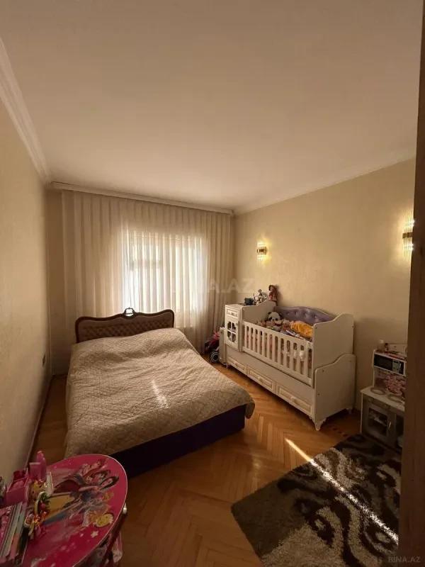 Satılır 4 otaqlı mənzil 100 m²