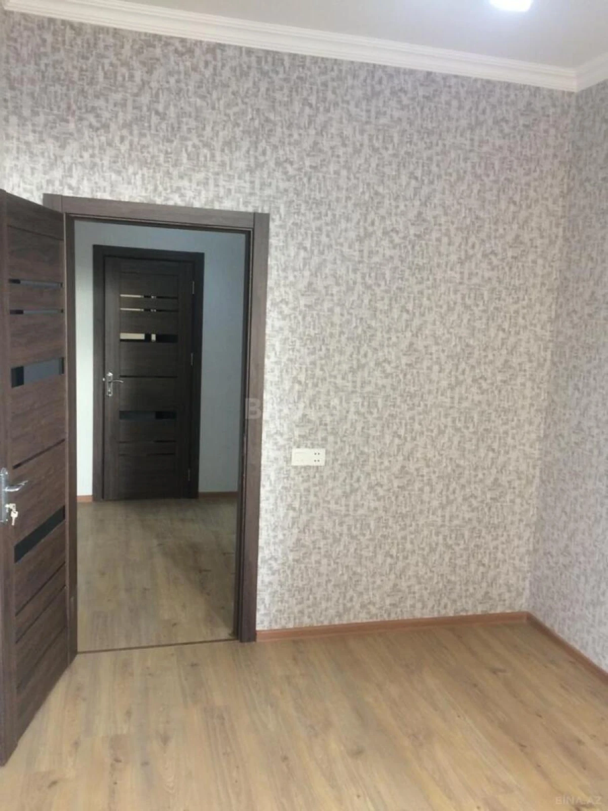 Satılır 4 otaqlı mənzil 94 m²