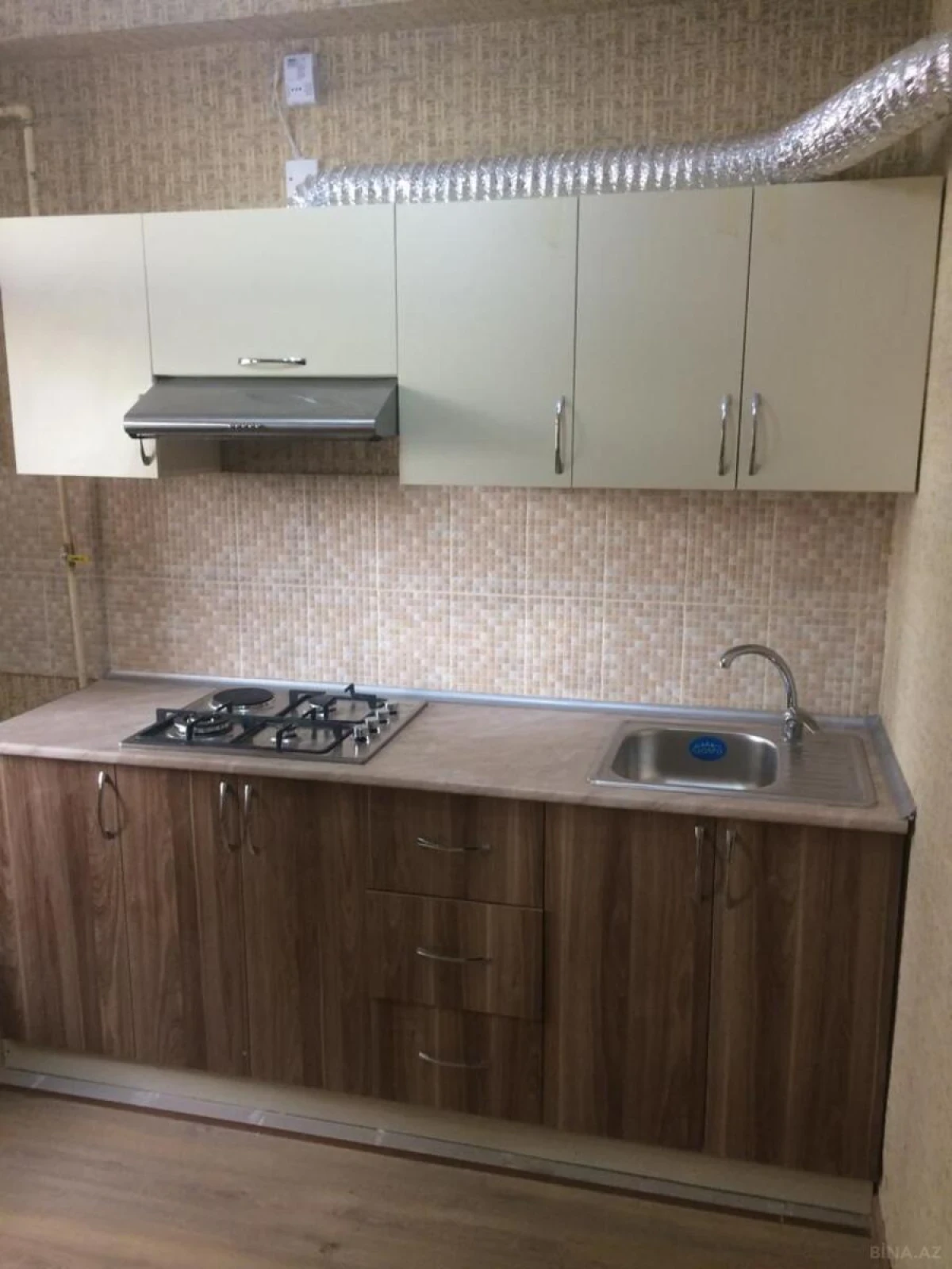 Satılır 4 otaqlı mənzil 94 m²