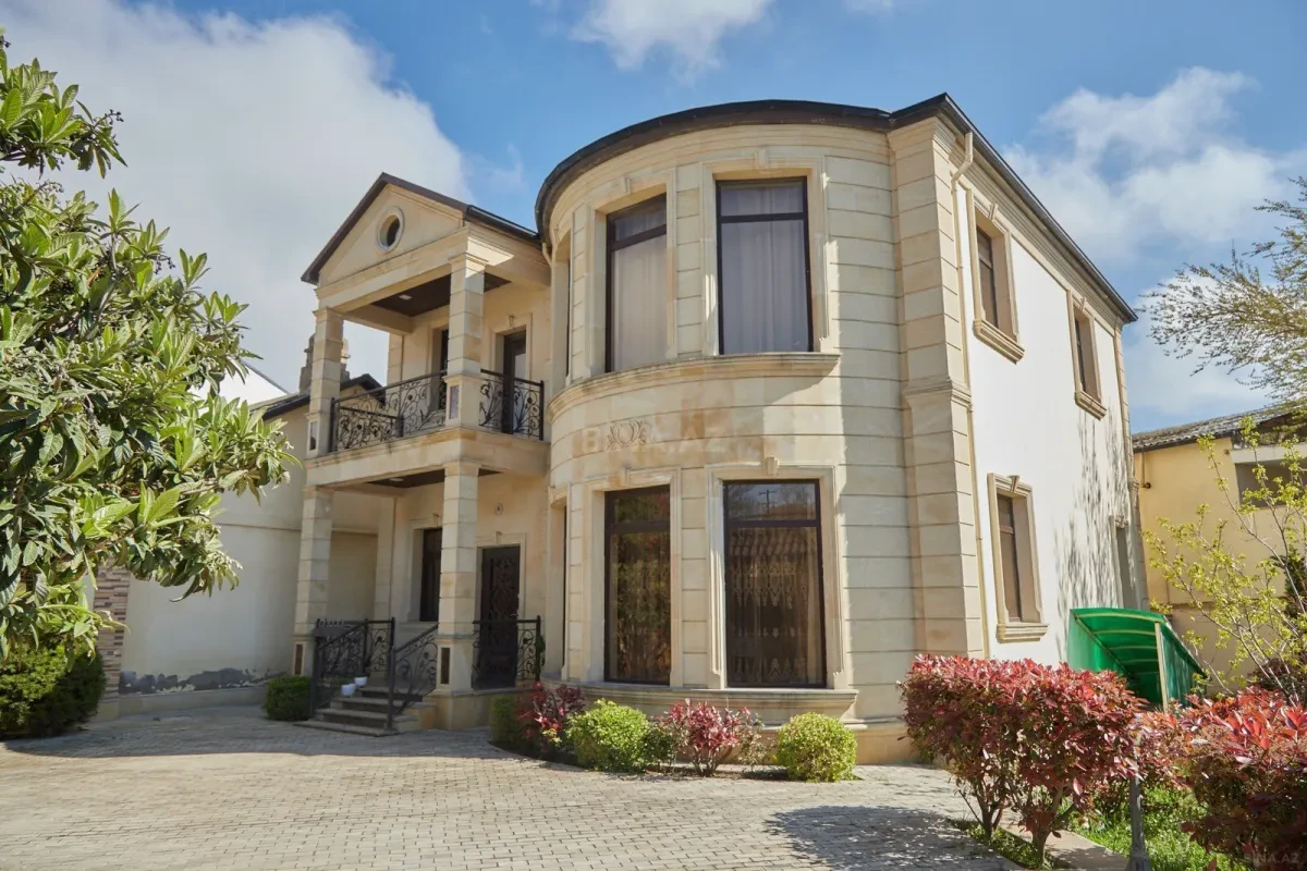 Kirayə verilir 6 otaqlı həyət evi 300 m²