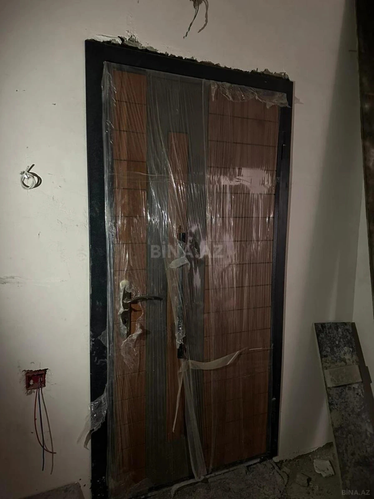 Satılır 3 otaqlı mənzil 130.5 m²