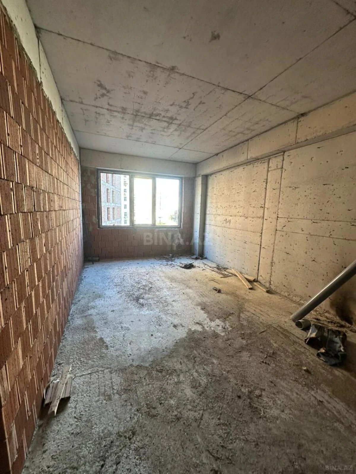 Satılır 3 otaqlı mənzil 130.5 m²