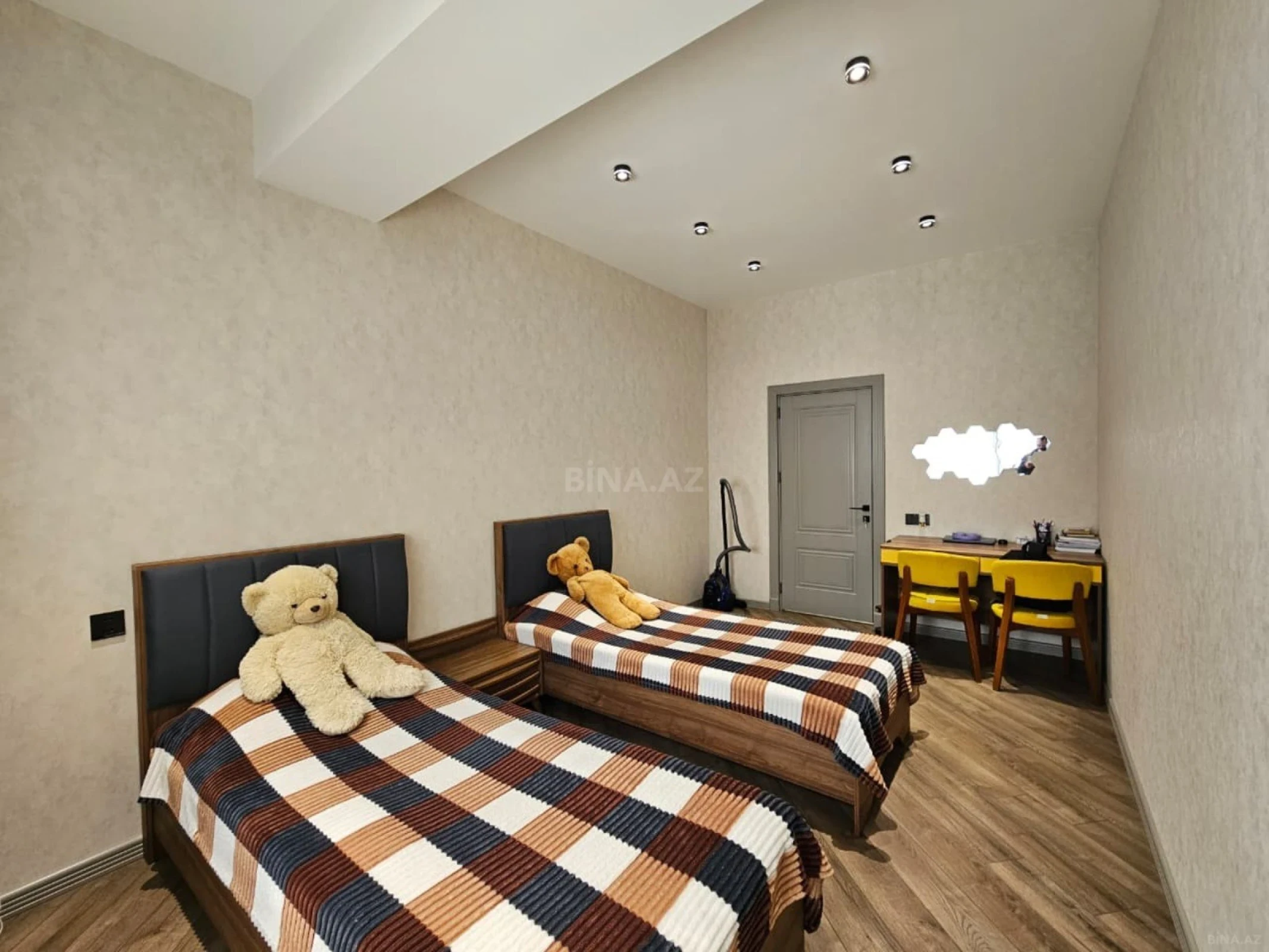 Satılır 4 otaqlı mənzil 120 m²
