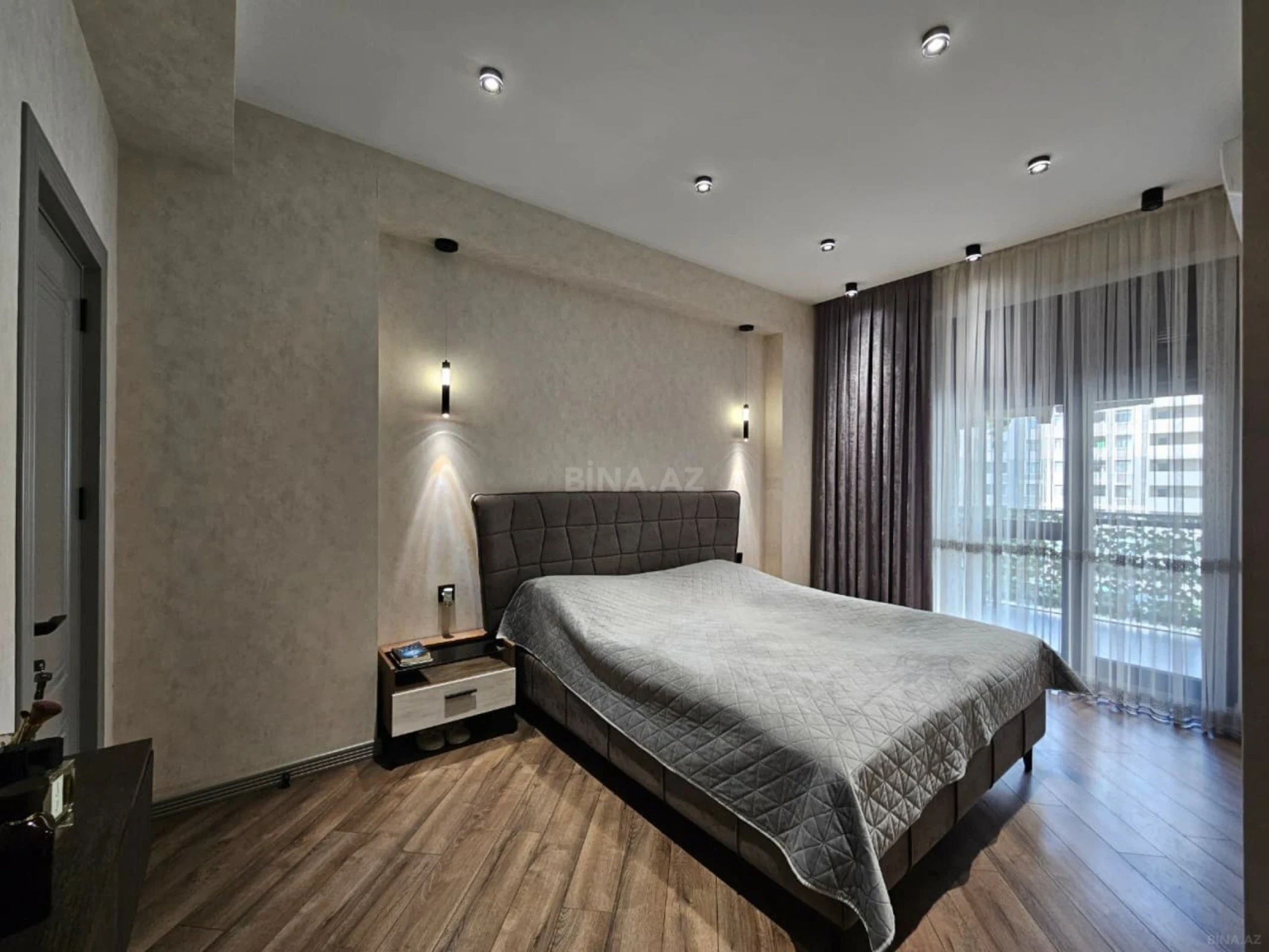 Satılır 4 otaqlı mənzil 120 m²