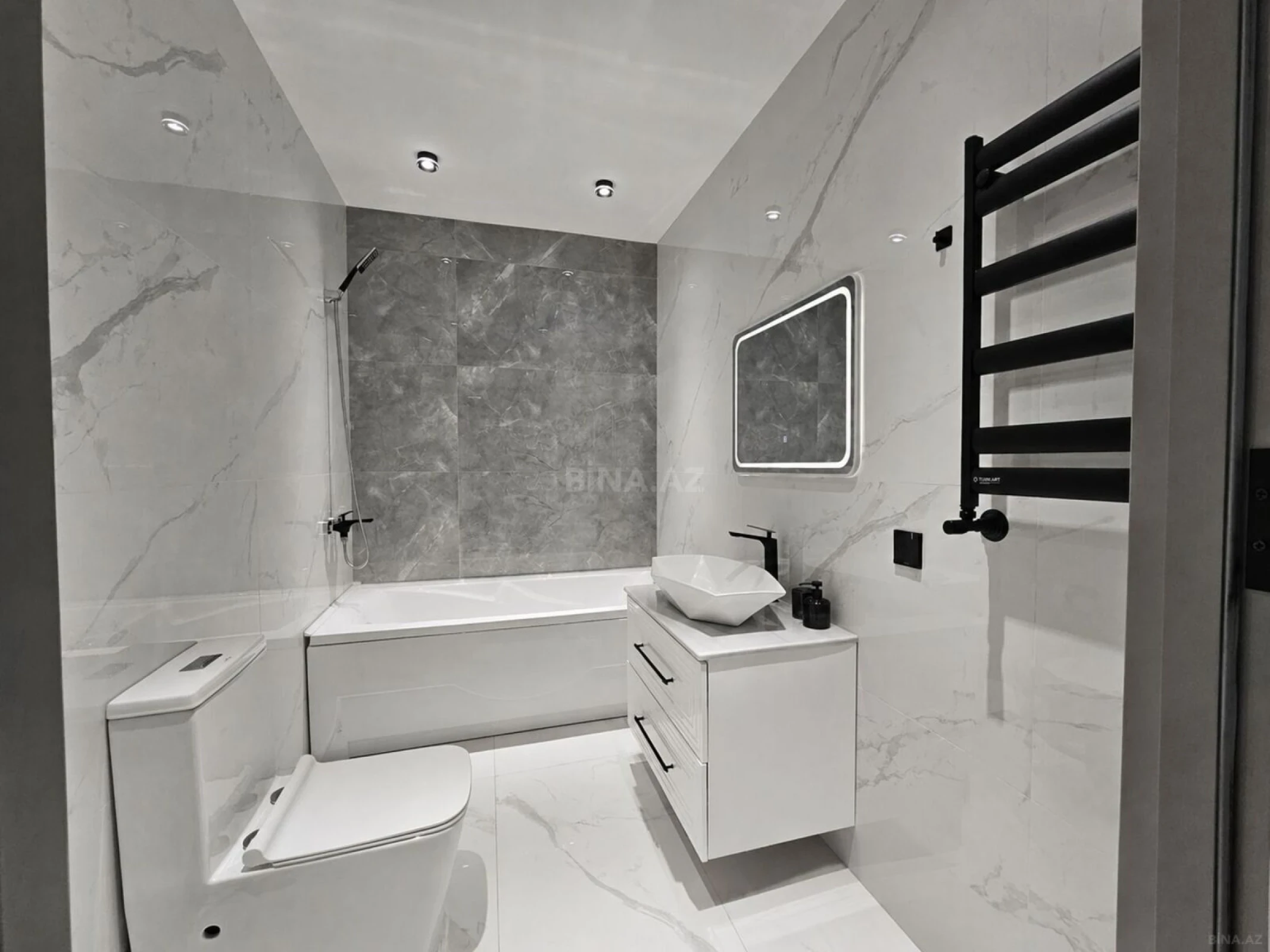Satılır 4 otaqlı mənzil 120 m²