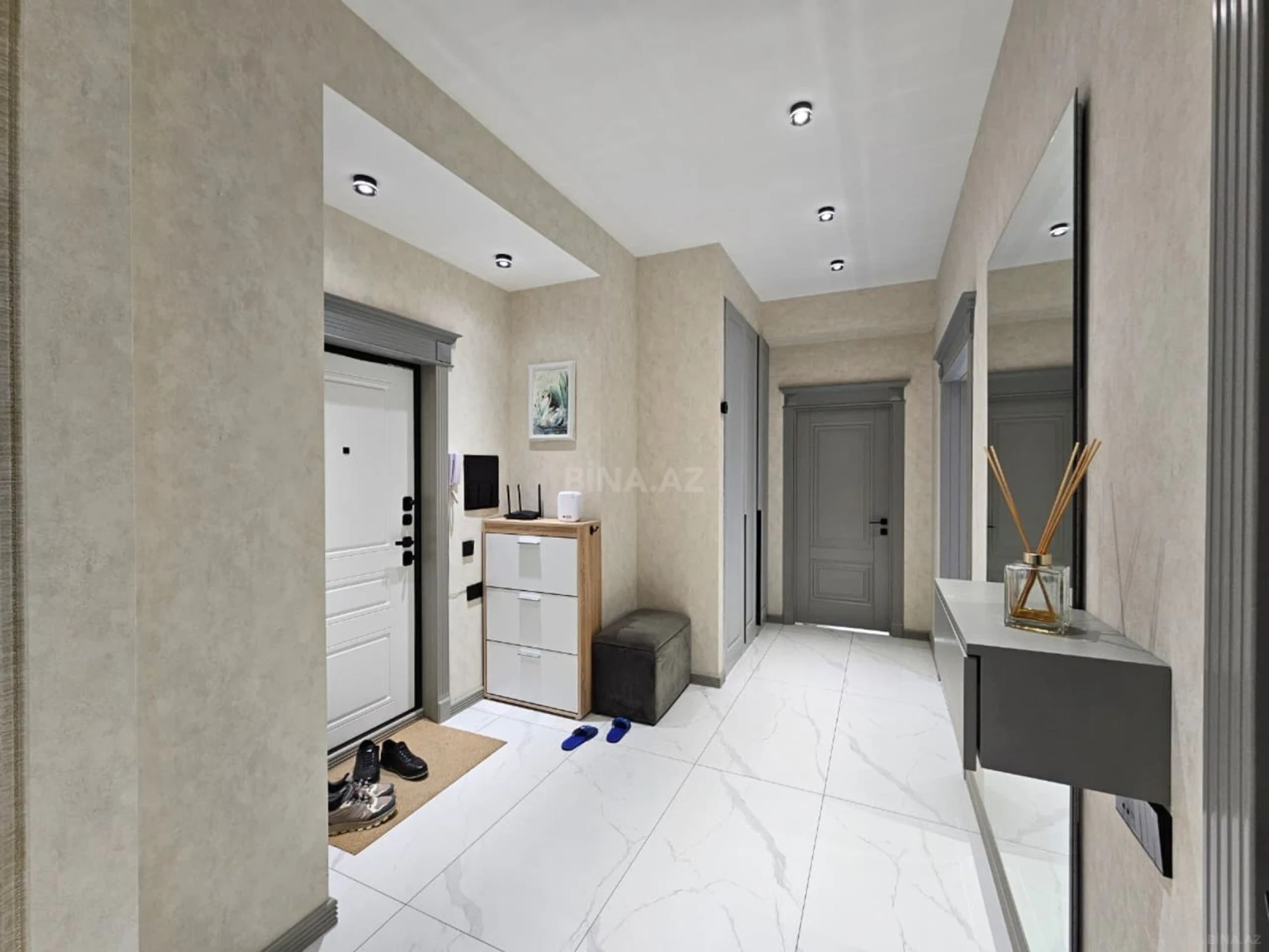 Satılır 4 otaqlı mənzil 120 m²