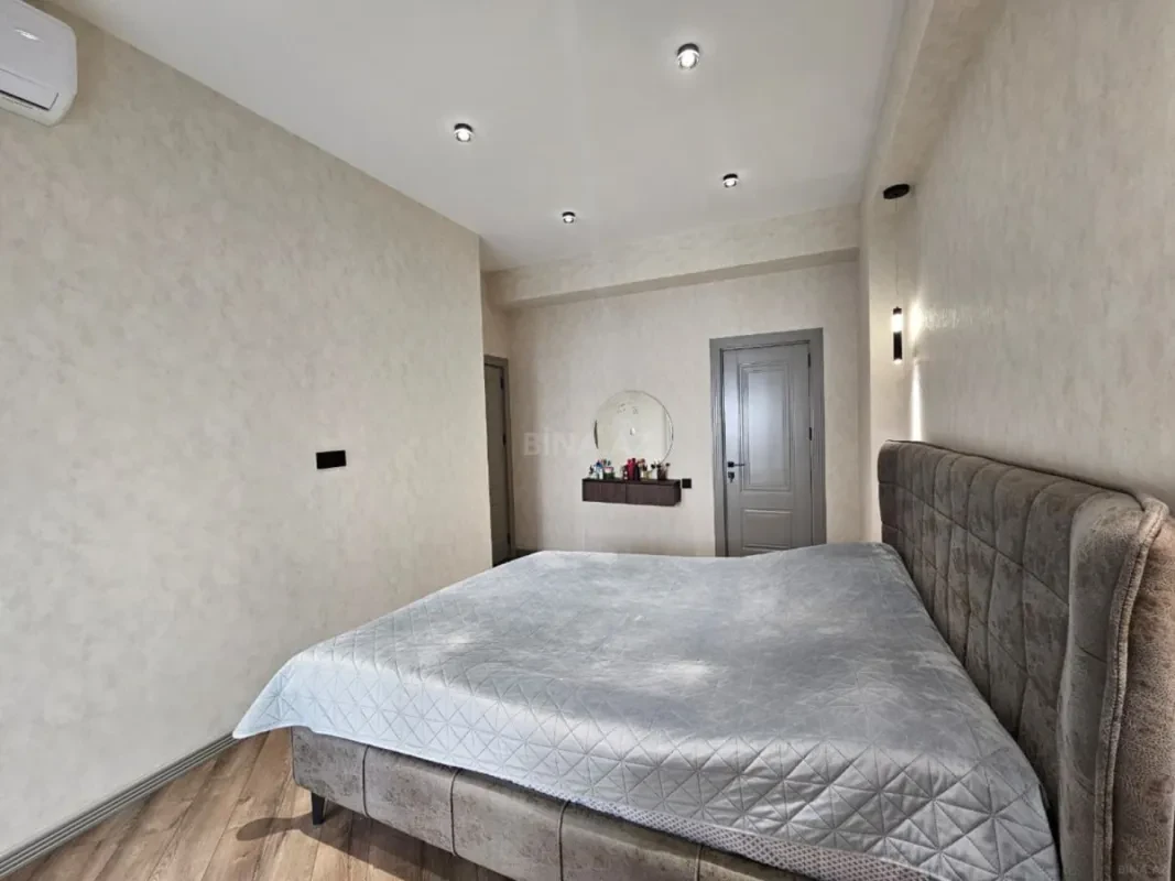 Satılır 4 otaqlı mənzil 120 m²