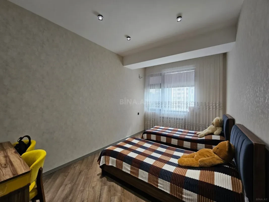 Satılır 4 otaqlı mənzil 120 m²