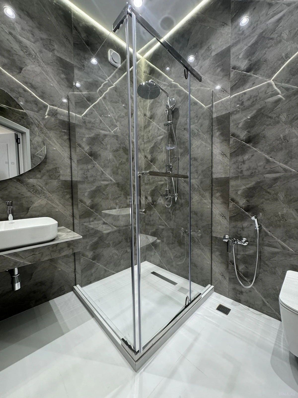 Satılır 4 otaqlı mənzil 117 m²