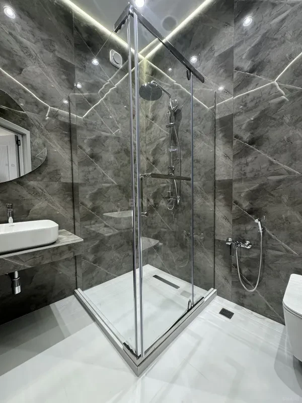 Satılır 4 otaqlı mənzil 117 m²