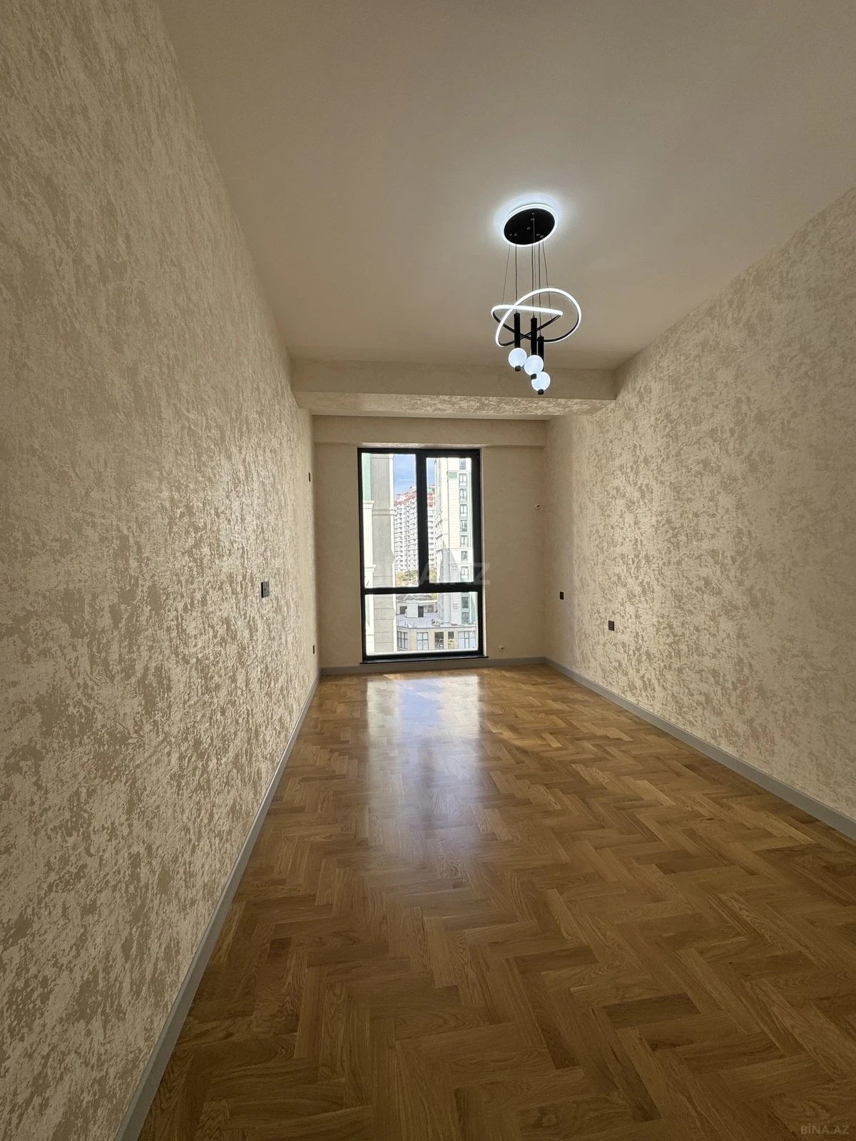 Satılır 4 otaqlı mənzil 117 m²