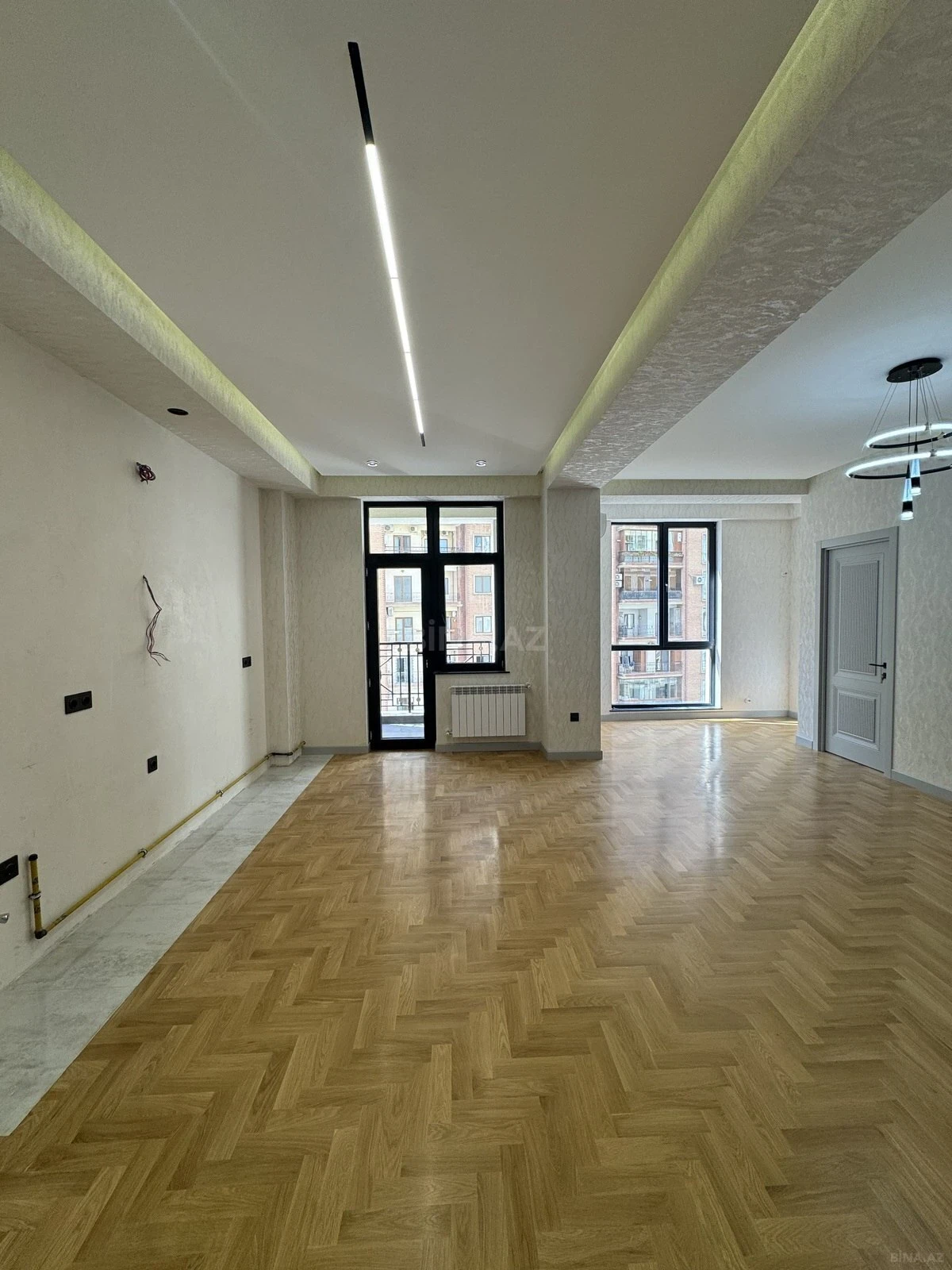 Satılır 4 otaqlı mənzil 117 m²