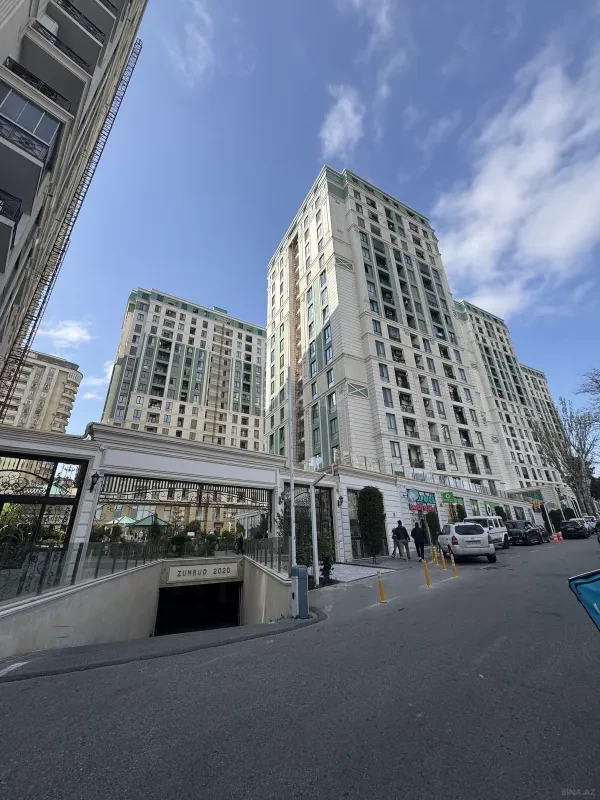 Satılır 4 otaqlı mənzil 117 m²