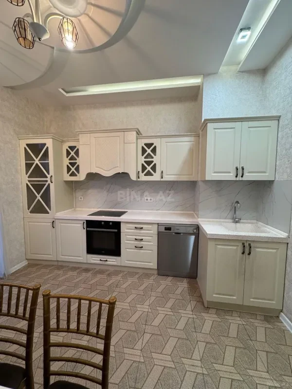 Kirayə verilir 3 otaqlı mənzil 145 m²